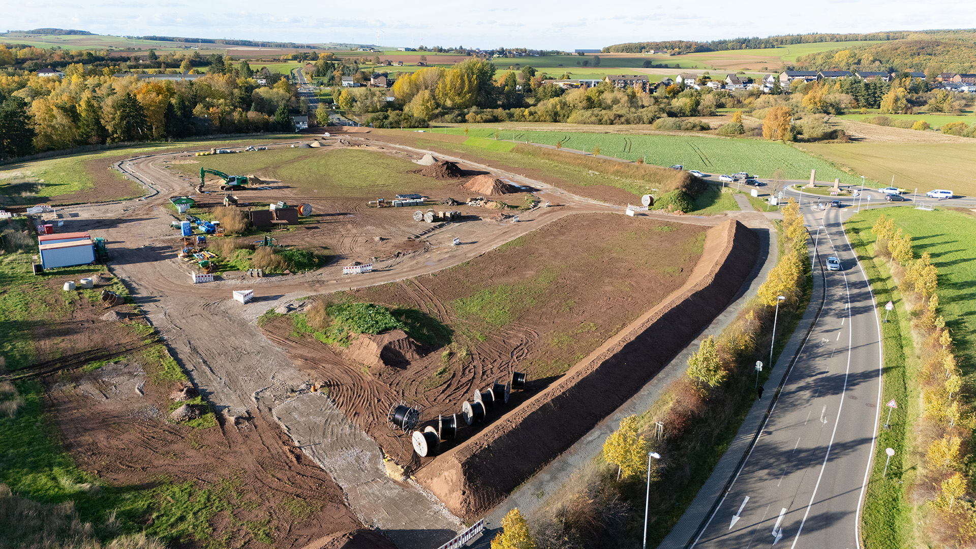 Das Neubaugebiet „Am Heiligenhäuschen“ wird ab Montag, 17. November, an die Poststraße angeschlossen. Daher muss diese in Richtung Ortsmitte für rund einen Monat gesperrt werden. Foto: Henri Grüger/pp/Agentur ProfiPress