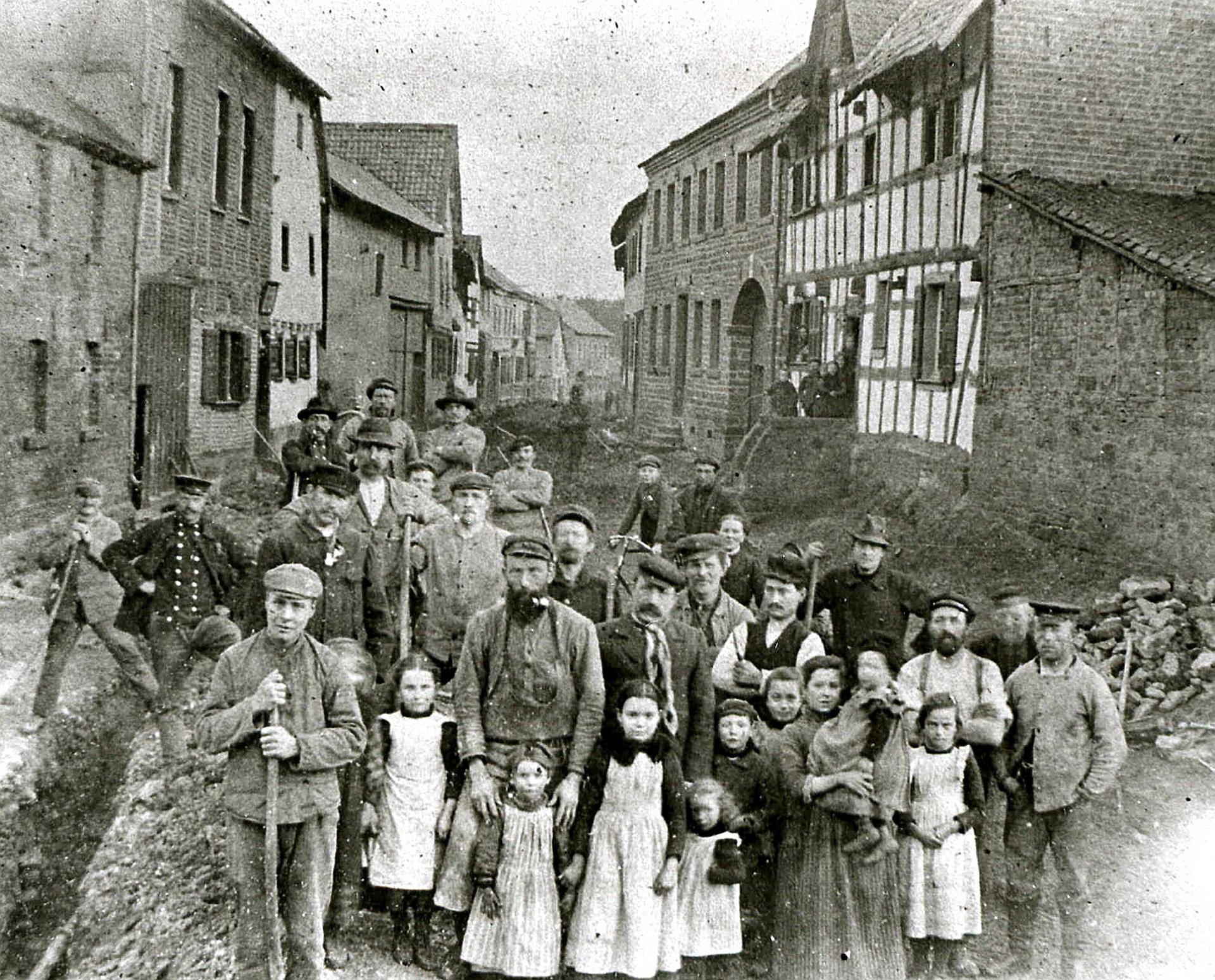 Bau der Wasserleitung in der Wachendorfer Straße um 1905. Repro: Manfred Lang/Stadtarchiv Mechernich/pp/Agentur ProfiPress