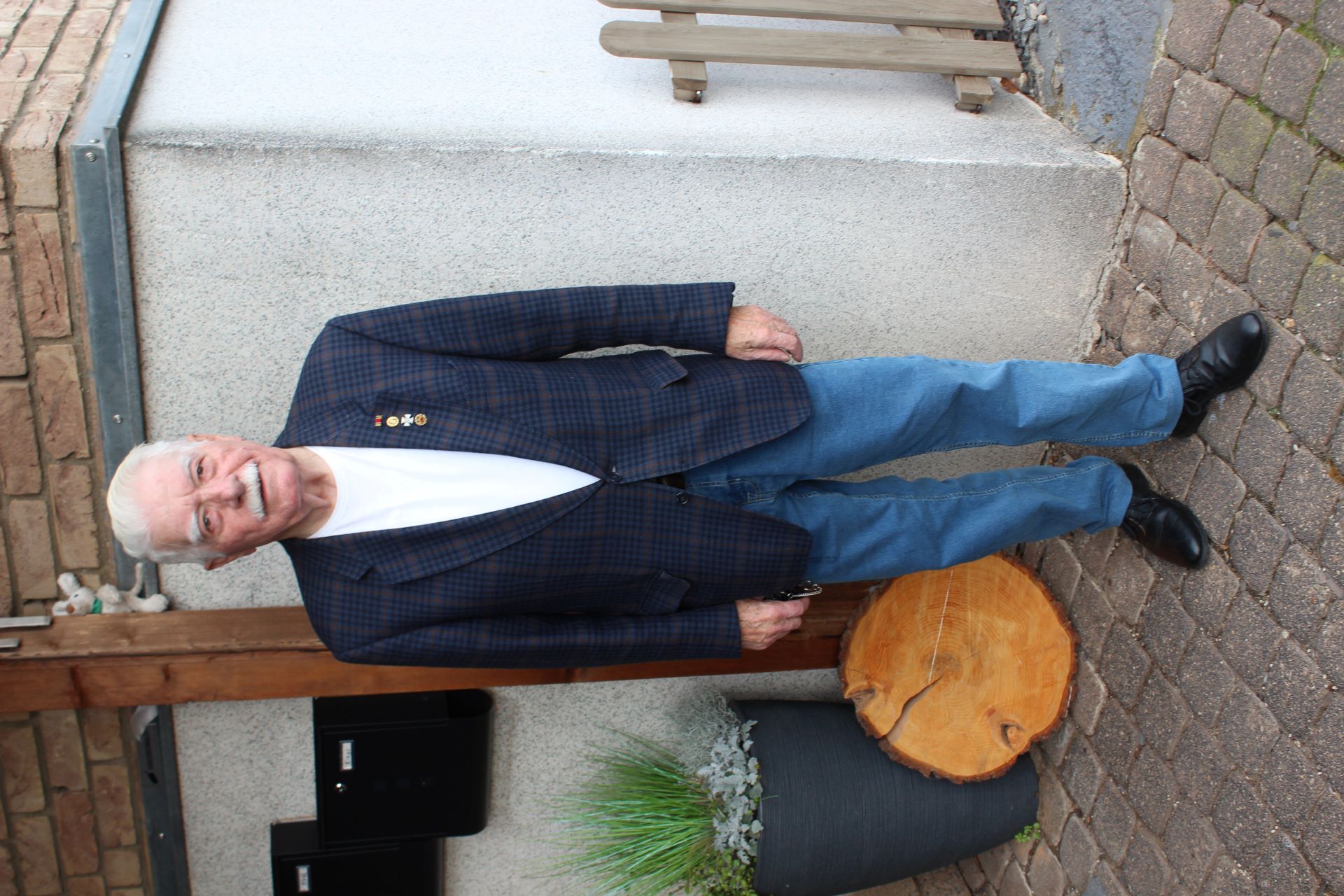 85 Jahre und topfit: „Geburtstagskind“ Wolfgang Abel, Träger des Bundesverdienstordens, freute sich an seinem Jubeltag über zahlreiche Glückwünsche von Vertretern örtlicher Vereine. Foto: Kerstin Rottland/pp/ Agentur ProfiPress