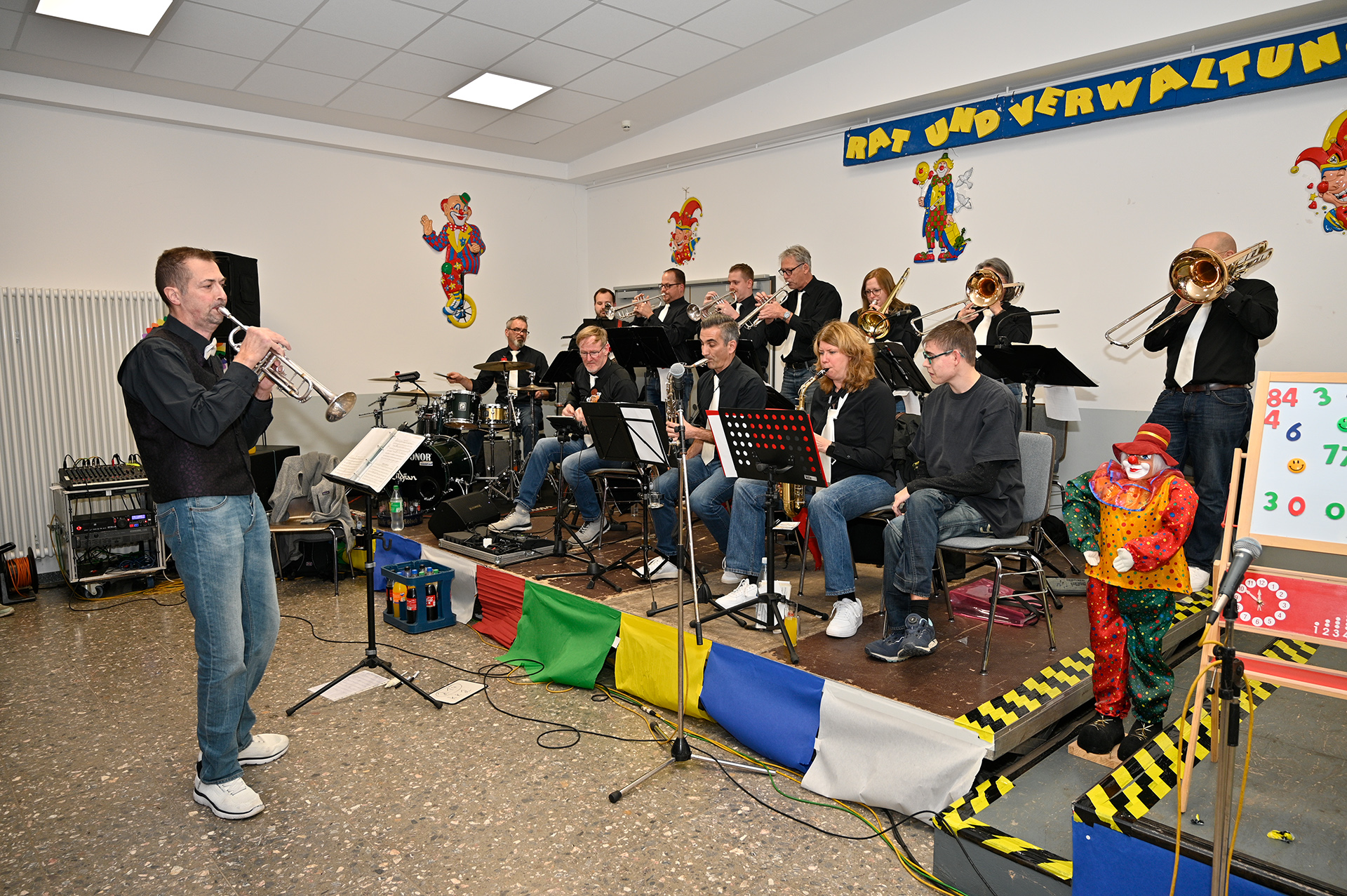 Die PGM-Bigband untermalte den jecken Abend musikalisch. Foto: Henri Grüger/pp/Agentur ProfiPress