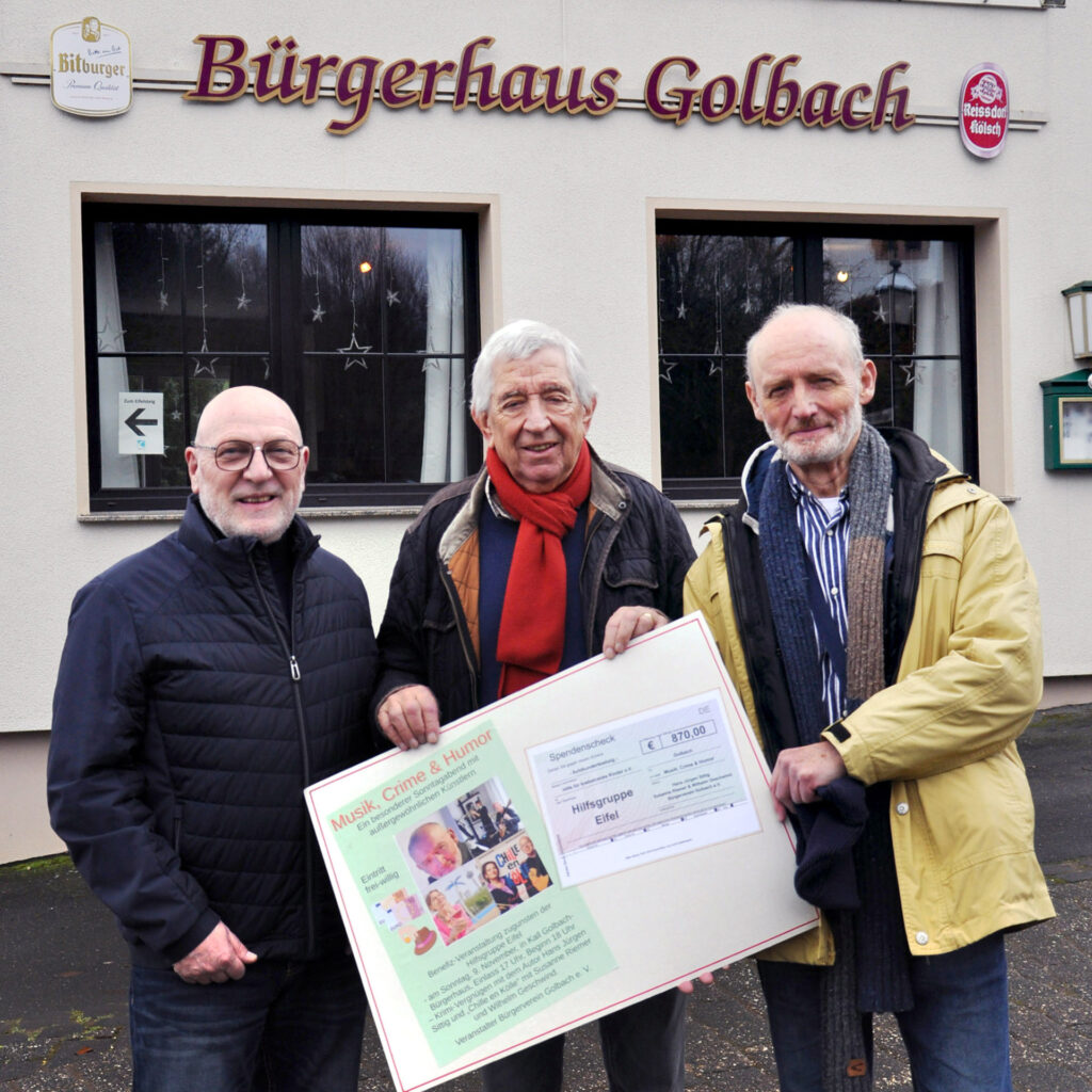 Bürgervereinsvorsitzender Bert Reißdörfer (r.) und Krimi-Autor Hans Jürgen Sittig (l.) übergaben eine Spende über 870 Euro an Greuel. Foto: Reiner Züll/pp/Agentur ProfiPress