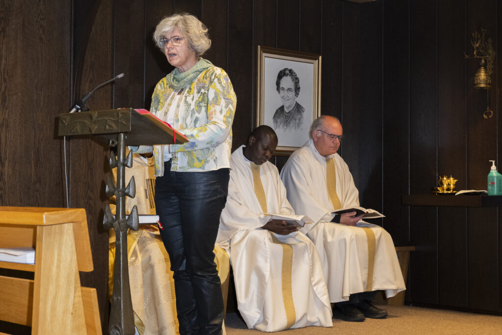 Die evangelische Pfarrerin Susanne Salentin trug die Lesung aus dem Buch Genesis vor. Foto: Ronald Larmann/pp/Agentur ProfiPress