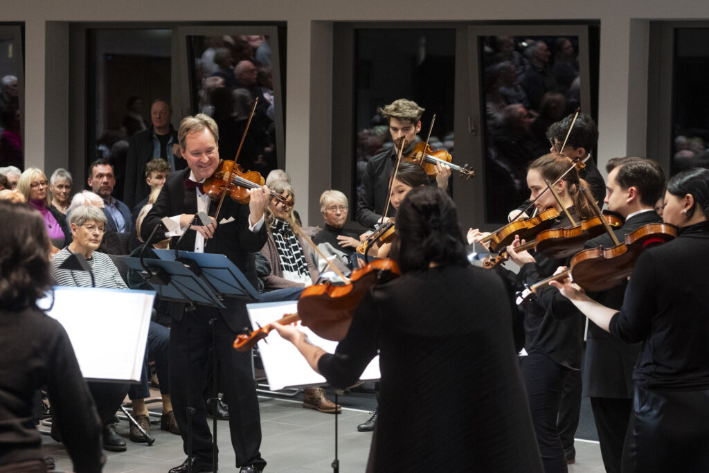 Das renommierte Kammerorchester der „Mainzer Musici“ unter der Leitung von Prof. Benjamin Bergmann kommt wieder nach Mechernich. Das traditionelle Benefiz-Dreikönigskonzert zugunsten der Langzeitpflege der Communio in Christo findet am Samstag, 10. Januar, um 18 Uhr im Mechernicher Ratssaal statt. Foto: Ronald Larmann/pp/Agentur ProfiPress