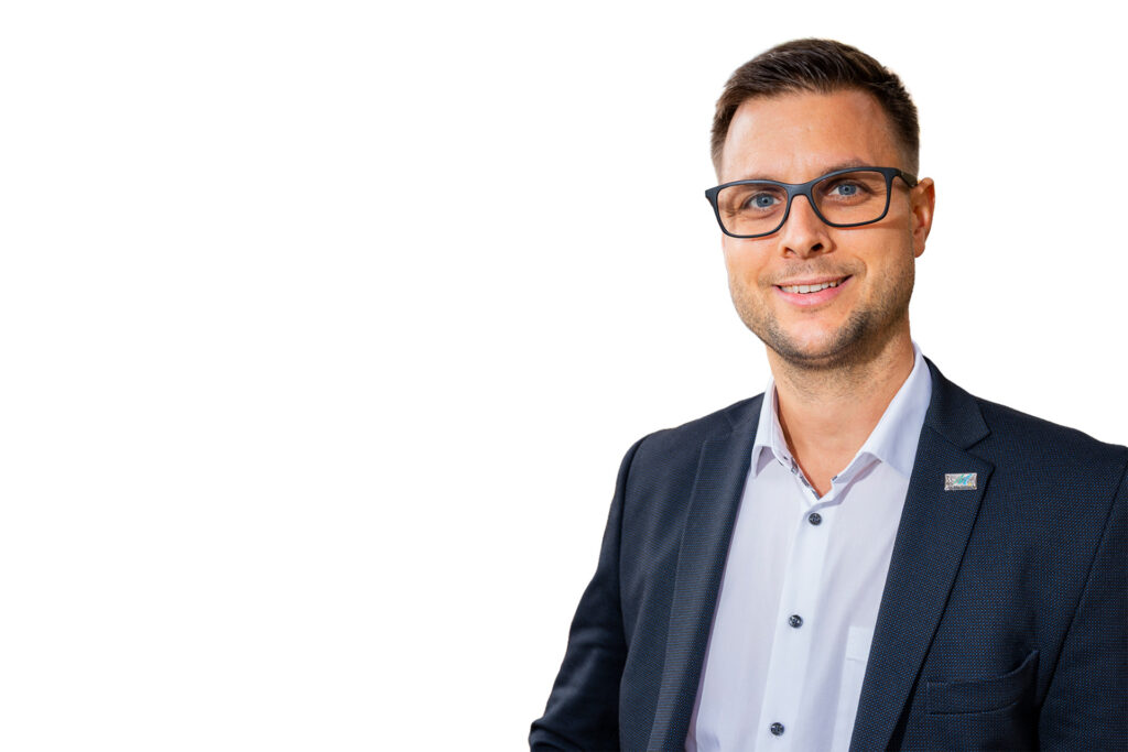 „Ich wünsche ich Ihnen und Ihren Liebsten ein gesegnetes Weihnachtsfest, ruhige Momente der Freude und einen guten Start in das Jahr 2026“, schreibt Bürgermeister Michael Fingel in seinem Weihnachtsgruß. Foto: Ronald Larmann/pp/Agentur ProfiPress