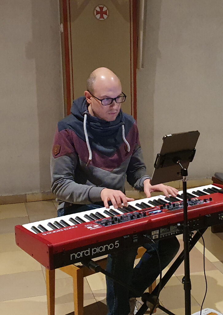 Stephan Milz hatte den Abend am Keyboard musikalisch begleitet. Foto: Claudia Simon/pp/Agentur ProfiPress