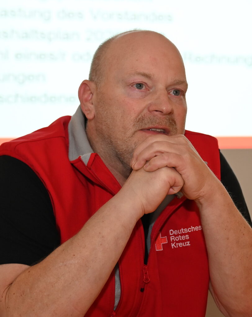 Mit Blick auf die Zukunft richtete Bereitschaftsleiter Sascha Suijkerland den Fokus auf den Katastrophenschutz. Nach der Flut 2021 im Schleidener Tal, in Kommern, Euskirchen und Bad Münstereifel sowie den wachsenden geopolitischen Unsicherheiten müsse man sich „für den Katastropheneinsatz der Zukunft besser konditionieren“. Foto: Manfred Lang/pp/Agentur ProfiPress