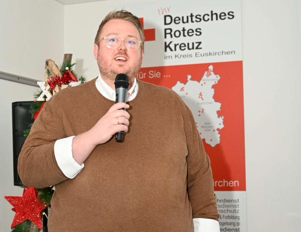 Alex Schiffmann, Leiter der DRK-Rettungsdienstakademie, gab einen Impuls zum Thema „Digital. Dynamisch. Disruptiv. Ist Künstliche Intelligenz ein Gamechanger im Kontext der beruflichen Bildung?“ Foto: Henri Grüger/pp/Agentur ProfiPress