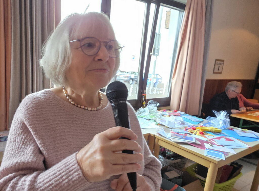 Kirchenchorvorsitzende Ursula Koch führte fürs Orgateam durchs pralle Nachmittagsprogramm. Foto: Manfred Lang/pp/Agentur ProfiPress