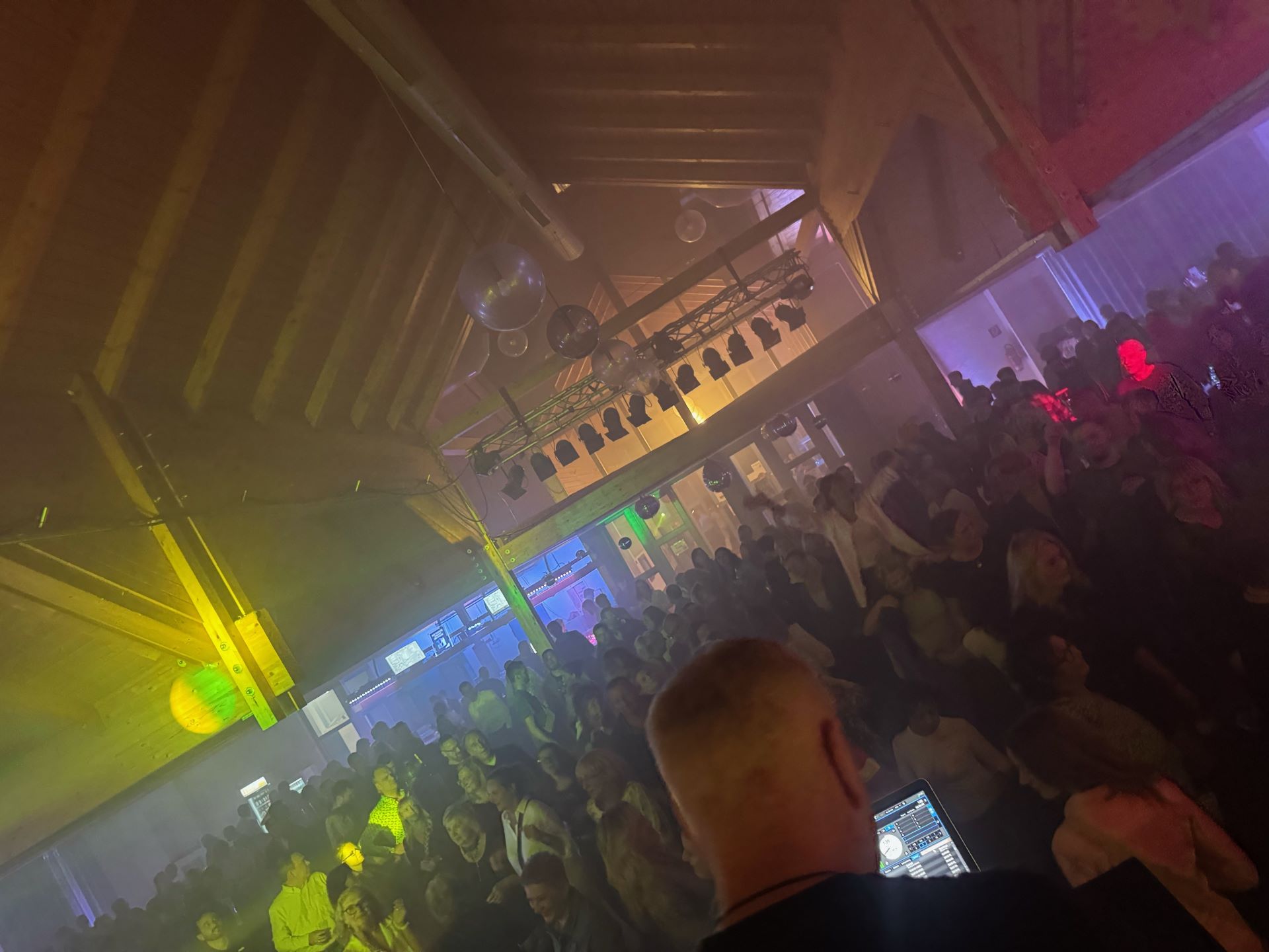 Ü30-Party als „Weihnachts-Edition“