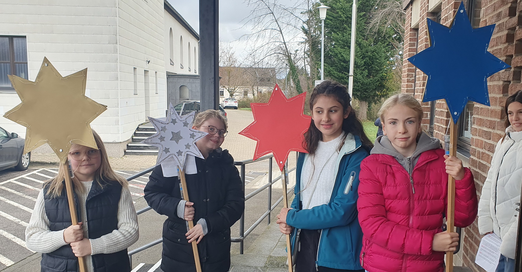 Kinder aus der Mechernicher Pfarrgemeinde St. Johannes Baptist spielten eine liebevoll einstudierte Sternengeschichte. Foto: Claudia Simon/pp/Agentur ProfiPress