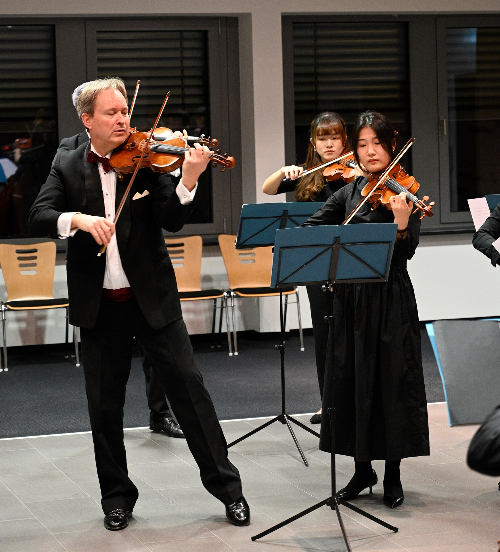 Mit der besonderen Verbindung einer Arie und eines Violinenkonzerts von Wolfgang Amadeus Mozart erfüllte sich Leiter Prof. Benjamin Bergmann (l.) auch einen persönlichen Wunsch. Foto: Henri Grüger/pp/Agentur ProfiPress