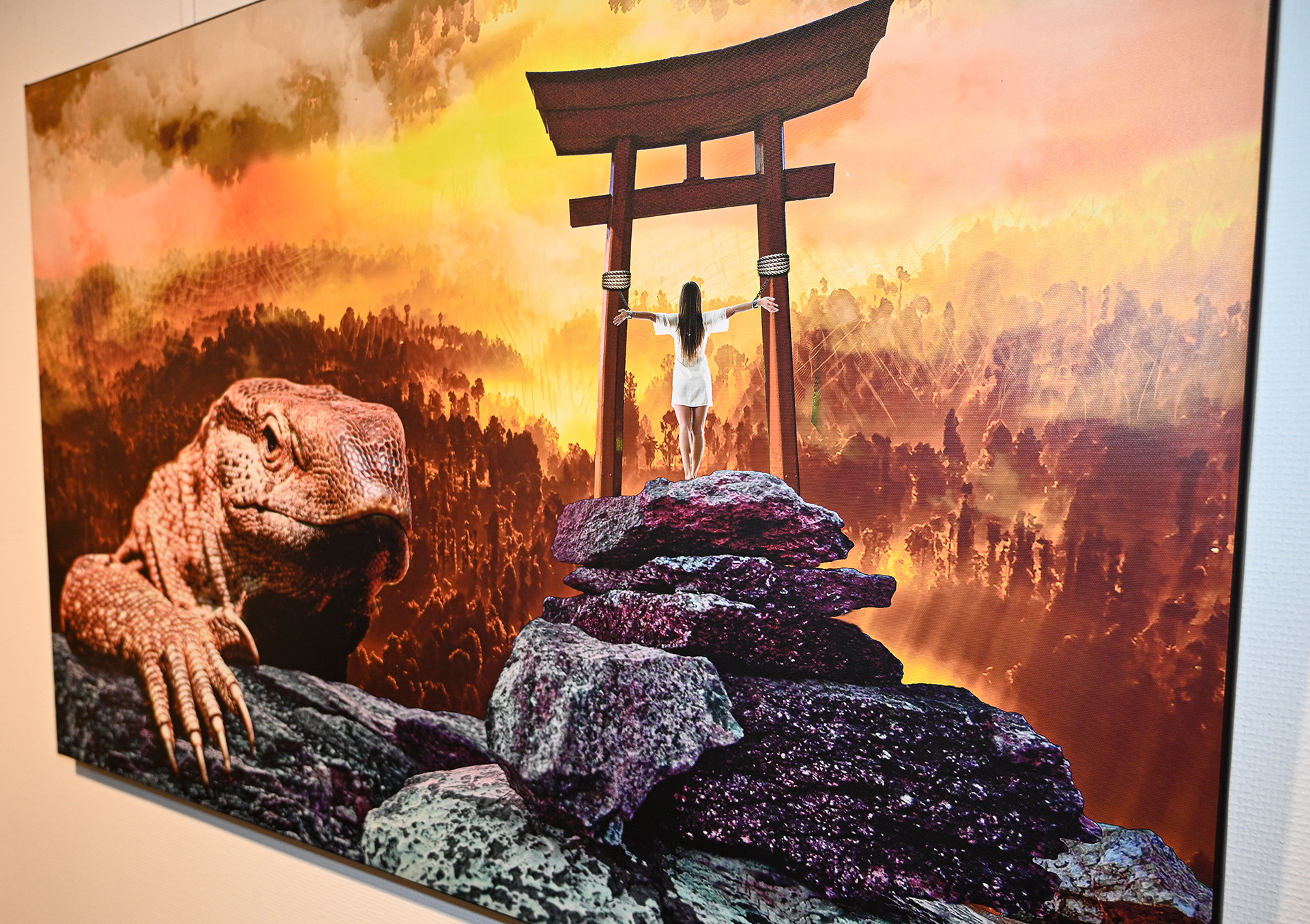 Als surreal, futuristisch und detailreich beschrieb Michael Stöhr die Werke von Heiner Kirch. Foto: Henri Grüger/pp/Agentur ProfiPress