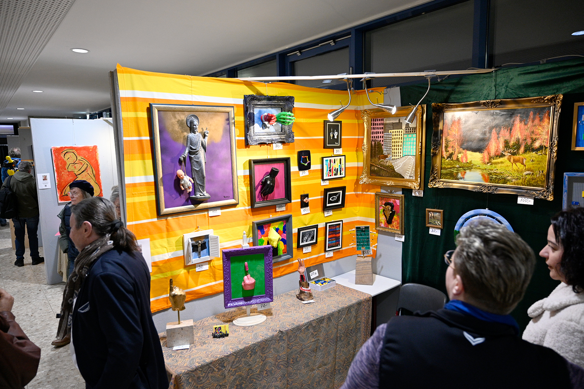 Werke in verschiedenste Stilen luden zur Betrachtung ein. Foto: Henri Grüger/pp/Agentur ProfiPress
