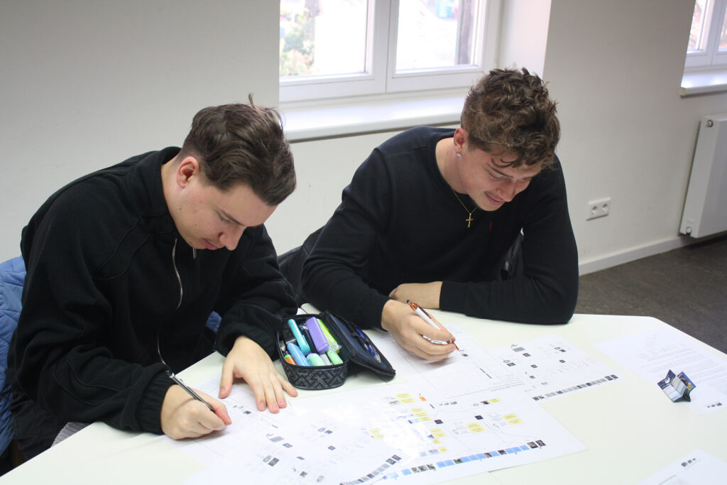 Die angehenden Abiturienten beobachteten die Tiere zunächst… Foto: Kölner Zoo/pp/Agentur ProfiPress