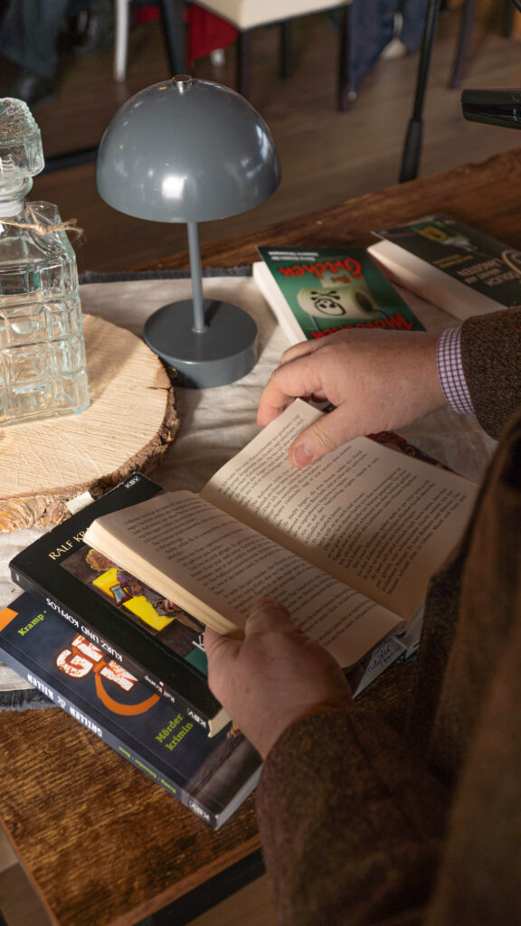 Lust am Miträtseln? Wer Krimis mag, kommt bei der unterhaltsamen Lesung von Ralf Kramp garantiert auf seine Kosten. Foto: Krewelshof/pp/Agentur ProfiPress