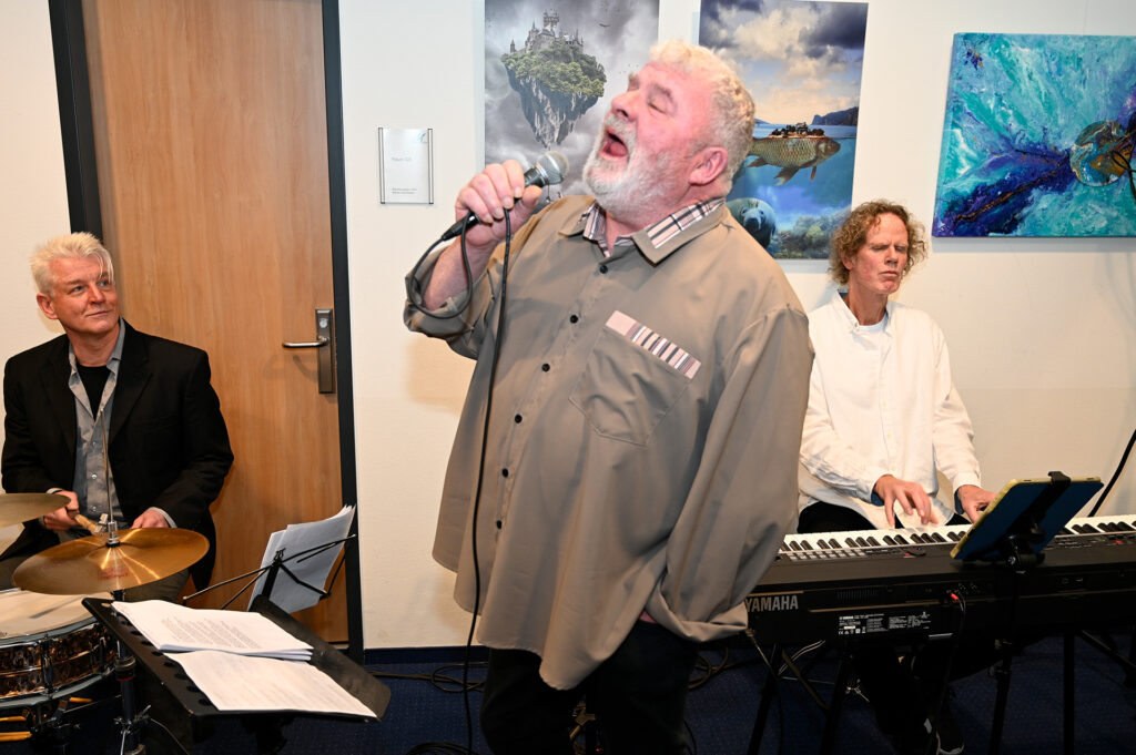 Für einen warmen, getragenen Rahmen sorgten das Trio Uli van Staa, Jojo Joisten und Peter Hensen. Foto: Henri Grüger/pp/Agentur ProfiPress