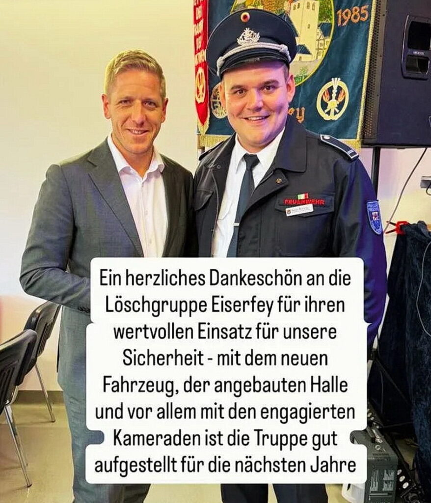 Landrat Markus Ramers (l.) als Schirmherr der Feierlichkeiten gemeinsam mit Löschgruppenführer Daniel Bürling, eine selbstveröffentliche Aufnahme von der Webseite des Landrats, die die Feuerwehr dem „Bürgerbrief“ zur Verfügung stellte. Foto: Privat/pp/Agentur ProfiPress