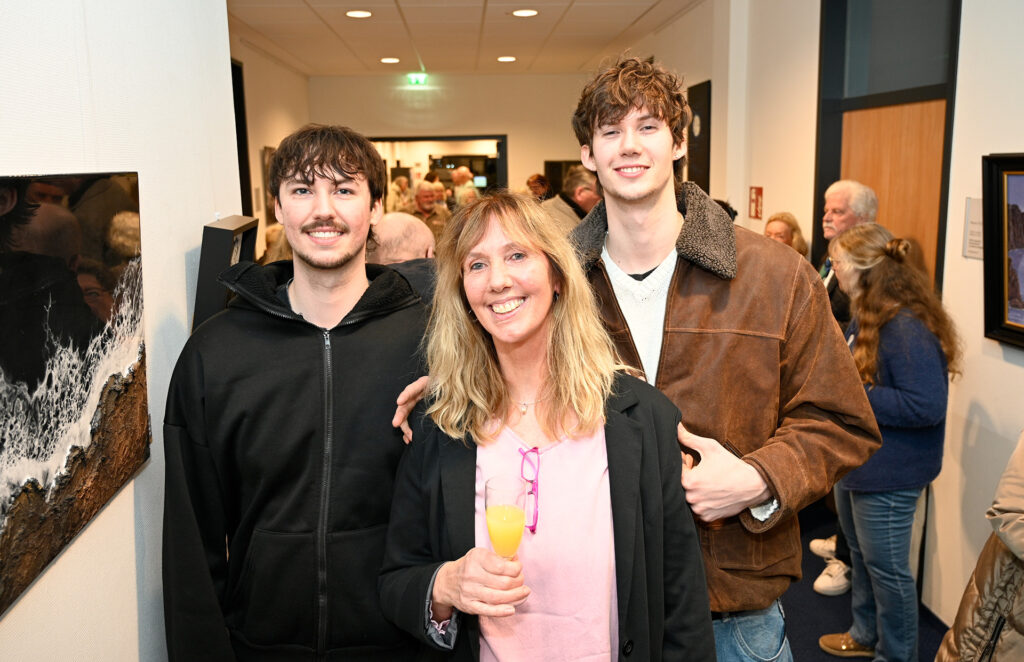 Ela Rübenach mit ihren Söhnen Manuel (25., l.) und Lino (20). Foto: Henri Grüger/pp/Agentur ProfiPress