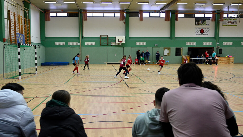 Ganz genau hielten die zahlreichen Zuschauerinnen und Zuschauer alles im Blick. Foto: Henri Grüger/pp/Agentur ProfiPress