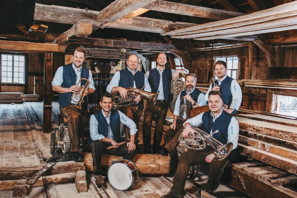 Böhmische Blasmusik vom Feinsten: „Berthold Schick und seine Allgäu 6“ spielen zum 40. Geburtstag des Musikvereins Sistig-Krekel am Samstag, 25. April, in der Bürgerhalle Kall auf. Foto: MV Sistig-Krekel/pp/Agentur ProfiPress