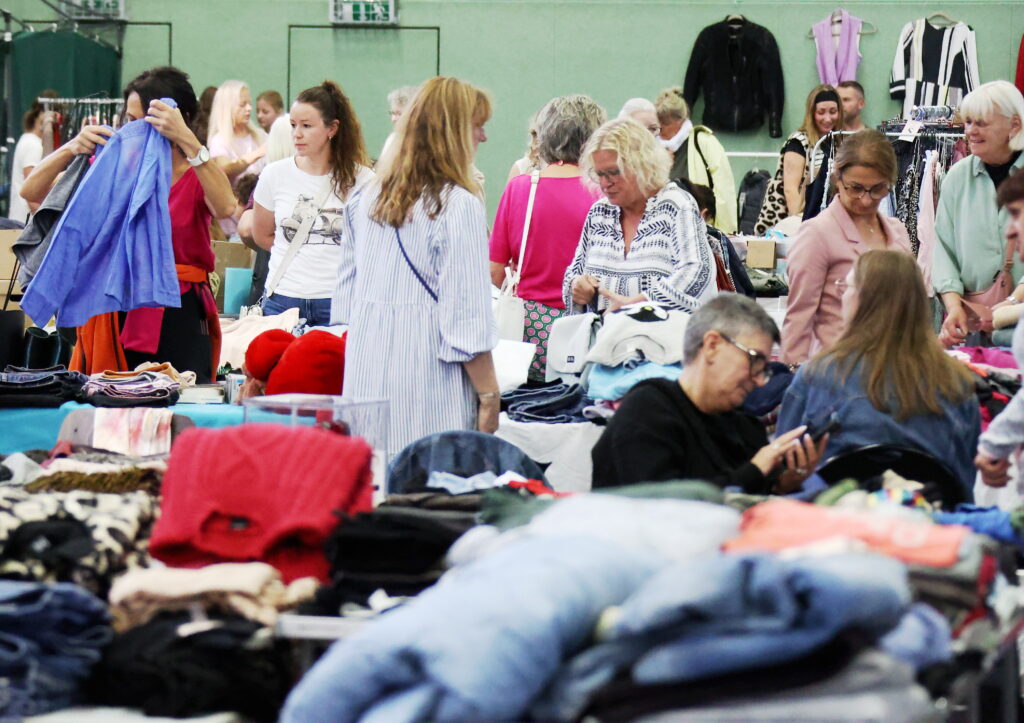 Wer beim Mechernicher Frauenflohmarkt am Sonntag, 8. März, selbst etwas verkaufen möchte, kann sich zwischen dem 16. und 20. Februar per E-Mail als Ausstellerin anmelden. Foto: Rocco Bartsch/pp/Agentur ProfiPress