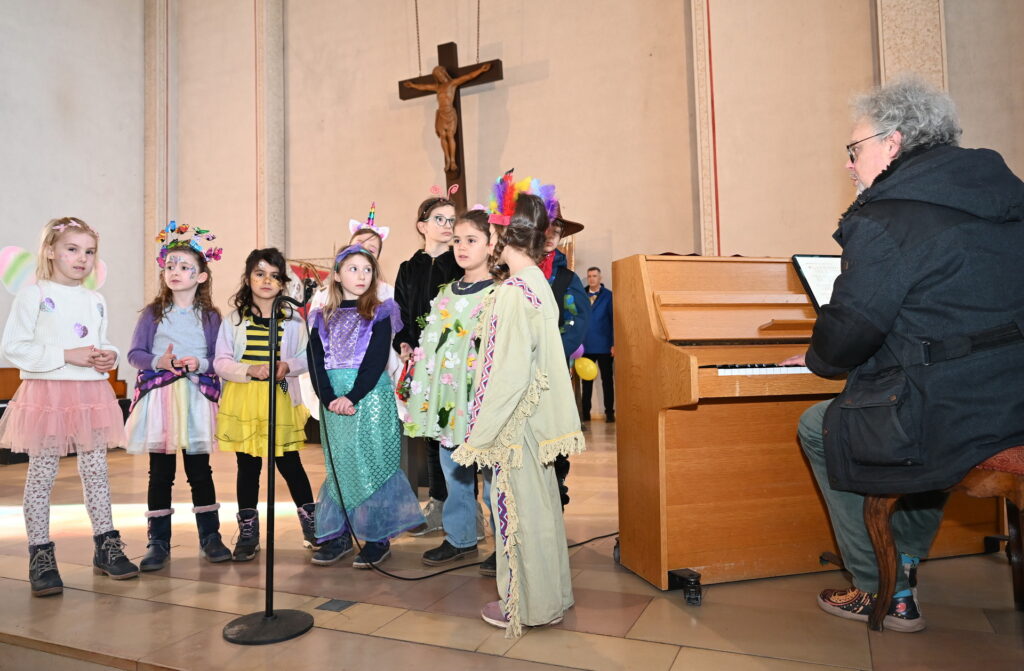 Der Kinderchor unter der Leitung von Erik Arndt sorgte dafür, dass kein Herz unberührt blieb. Foto: Manfred Lang/pp/Agentur ProfiPress