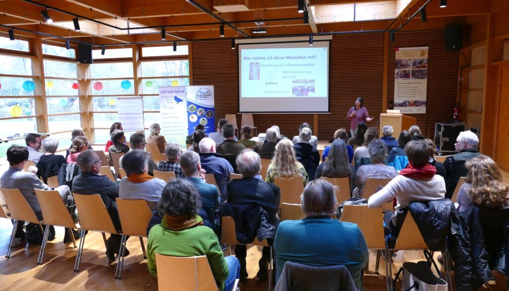 Kürzlich trafen sich wieder über vierzig motivierte Aktive aus dem dörflichen Natur- und Umweltschutz zum interaktiven Austauschformat „Zukunftsdörfer im Kreis Euskirchen“. Foto: Biologische Station im Kreis Euskirchen/pp/Agentur ProfiPress