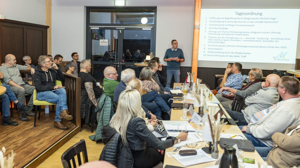 Wie Förderprogramme enorme Unterstützung sein können berichtete Jens Breuer, Vorsitzender des Vereinskartells Firmenich-Obergartzem, berichtete bei der Ortsbürgermeisterkonferenz im DoDo-Treff. Foto: Ronald Larmann/pp/Agentur ProfiPress