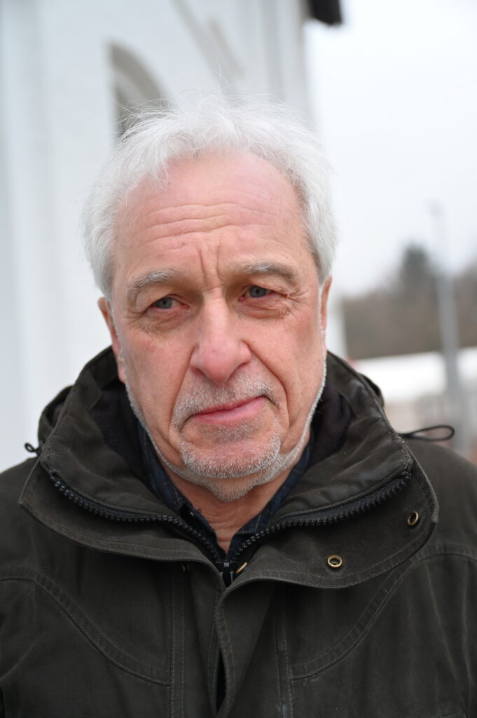 Mit dem Rücktritt von Klaus-Peter Hoss endet eine Ära im Förderverein Alte Schule Bleibuir e.V., der 1985 von 48 Einwohnern des Kirchdorfs und der Trabantensiedlungen Bescheid und Wielspütz gegründet worden war. Foto: Manfred Lang/pp/Agentur ProfiPress