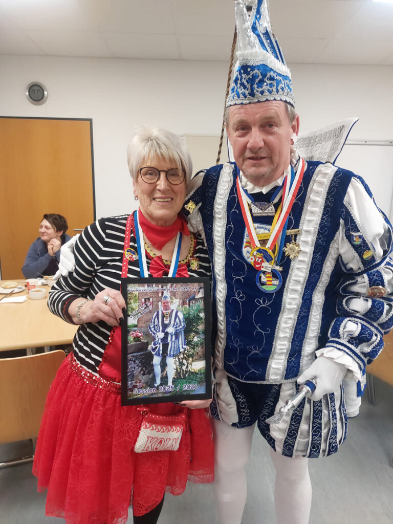 Auch Prinz Emil I. (Bolde )von den Roizeme Pannejecke war gekommen, um zu spenden. Foto: Hermann-Josef Hermanns/pp/Agentur ProfiPress