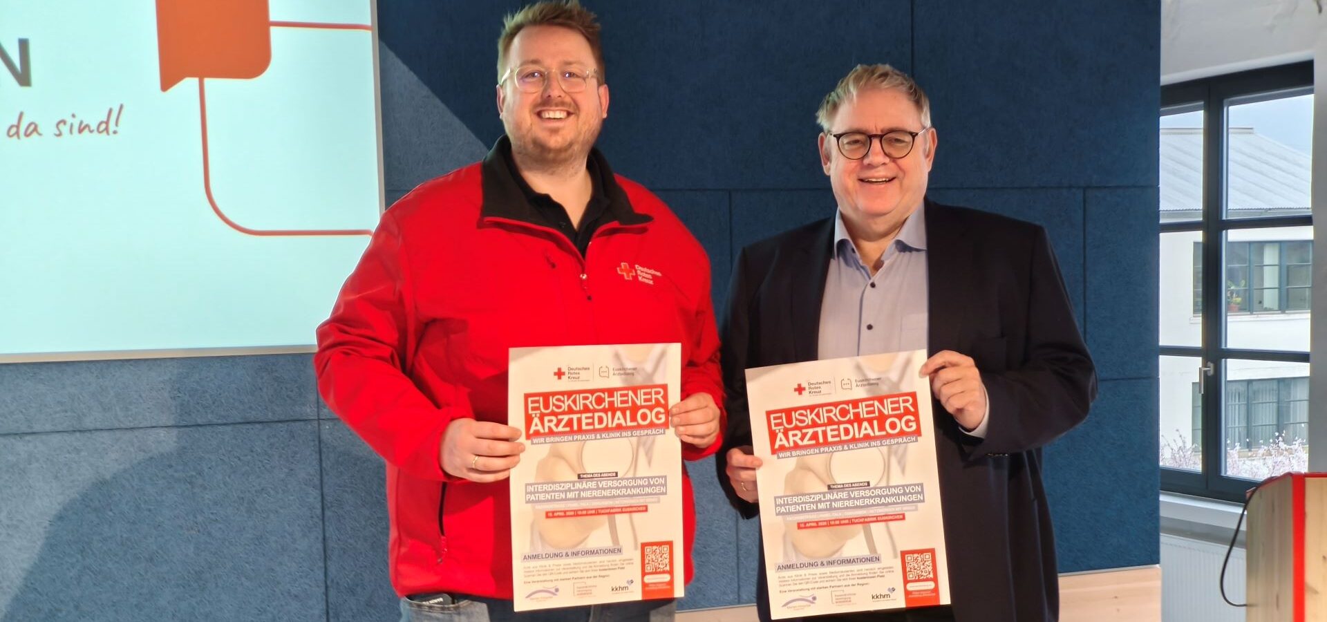 Ärztinnen und Ärzte miteinander vernetzen, auf moderne Weise weiterbilden und gleichzeitig den Nachwuchs für die hiesige Region begeistern: Alexander Schiffmann (Schulleiter der DRK Rettungsdienst-Akademie Euskirchen) und Frank Gummelt, DRK-Kreisverbandsarzt und Vorsitzender der KVNO Kreisstelle Euskirchen der KVNO, haben sich einiges vorgenommen für Mittwoch, 15. April. Foto: Kerstin Rottland/pp/Agentur ProfiPress