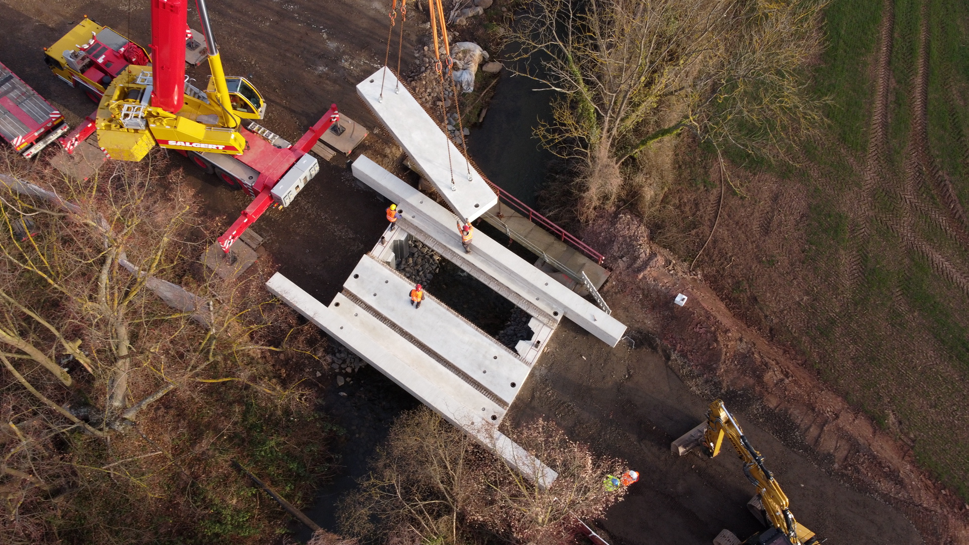 Genaues Arbeiten war gefragt – sowohl bei der Planung, als auch bei der Ausführung – um die je 20 bis 30 Tonnen schweren Betonteile passgenau zu montieren. Foto: Benjamin Wunsch/Kocks Consult GmbH/pp/ProfiPress