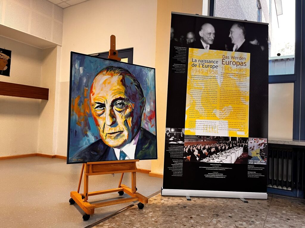 Einen besonderen Akzent setzt der Mechernicher Künstler Tom Krey, der mit zwei eindrucksvollen Porträts Adenauers in der Ausstellung vertreten ist. Foto: GAT/Bernhard Karst/pp/Agentur ProfiPress