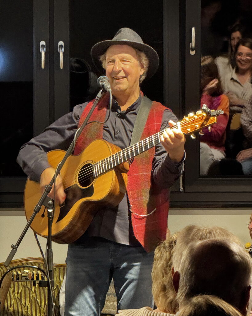 Auftritte der „Eifel-Gäng“ sind keine Monologe: Günter Hochgürtel im Spiegel seines Publikums. Foto: Thomas Hochgürtel/pp/Agentur ProfiPress