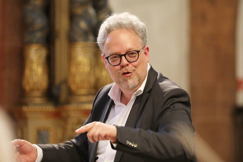 Der Steinfelder Intendant und Mechernicher Kirchenmusiker Erik Arndt, der in der Region bekannt ist, verfolgt mit dem Steinfelder Festival ein Konzept, das Tradition und Innovation bewusst miteinander verzahnt. Sein Anspruch: Musik nicht nur aufzuführen, sondern erlebbar zu machen. Archivfoto: Stephan Everling/pp/Agentur ProfiPress