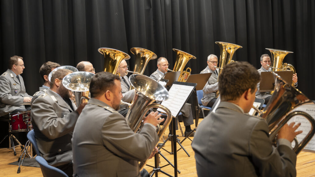 Für die musikalische Gestaltung sorgte das Tuba-Ensemble des Heeresmusikkorps Koblenz unter Leitung von Matthias Steffen. Foto: Henri Grüger/pp/Agentur ProfiPress