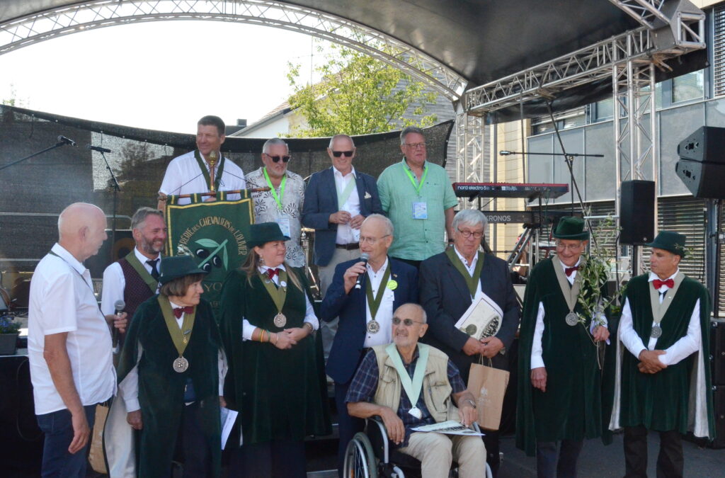 Im Rahmen der Feierlichkeiten zum 50-jährigen Jubiläum der Stadt Mechernich wurde Gerhard H. Lenz zum „Chevalier de l’Olivier“ von Nyons geschlagen. Foto: Henri Grüger/pp/Agentur ProfiPress