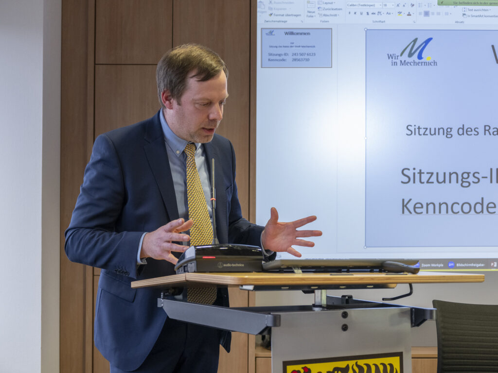 „Wir haben es nicht mit einer vorübergehenden Schwäche zu tun, sondern mit dauerhaften Herausforderungen“, stellte Daniel Decker für die Fraktion SPD/Die Linke/FDP fest. Foto: Ronald Larmann/pp/Agentur ProfiPress