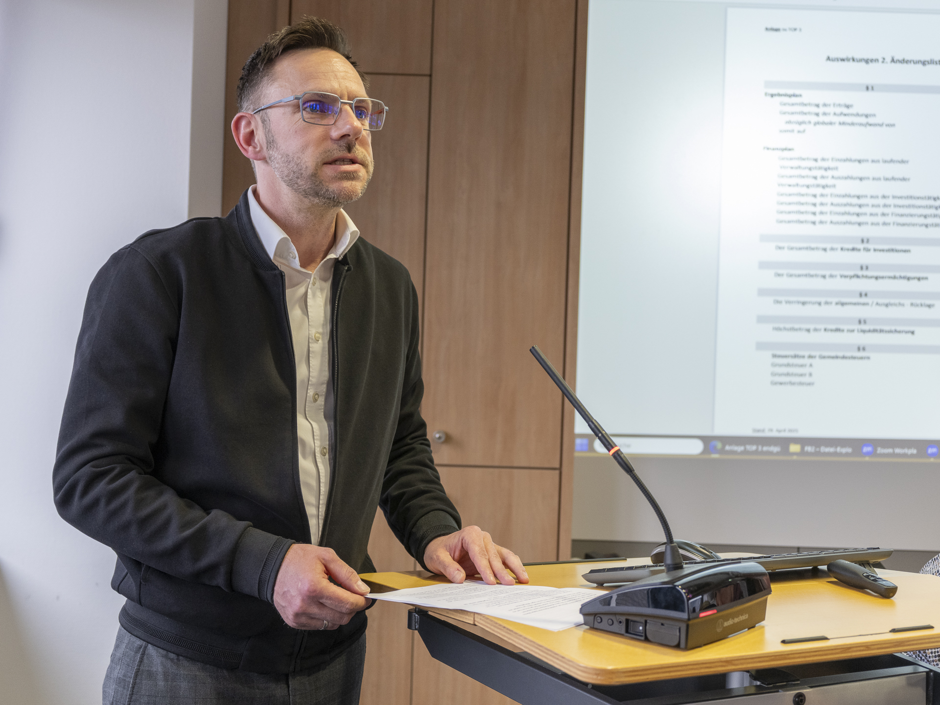 Für den CDU-Fraktionsvorsitzenden Björn Wassong lautete das Fazit für den Haushalt 2026: „Zukunft ehrlich gestalten – für unsere Heimat. Glück Auf.“ Foto: Ronald Larmann/pp/Agentur ProfiPress