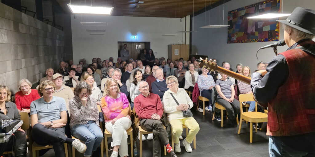 Ein restlos begeistertes Publikum hinterließ die berühmt-berüchtigte „Eifel-Gäng“ am Mittwochabend in der ausverkauften Kulturkapelle von „Haus Maria“ in Bad Münstereifel. Foto: Manfred Lang/pp/Agentur ProfiPress