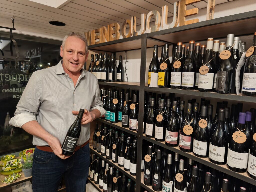 Vor 25 Jahren begann Jens Nowak mit dem Handel von provenzalischen Weinen und Spezialitäten. Mehrmals im Jahr reist er dafür in die südfranzösische Gegend an der Rhône. Foto: Kerstin Rottland/pp/Agentur ProfiPress