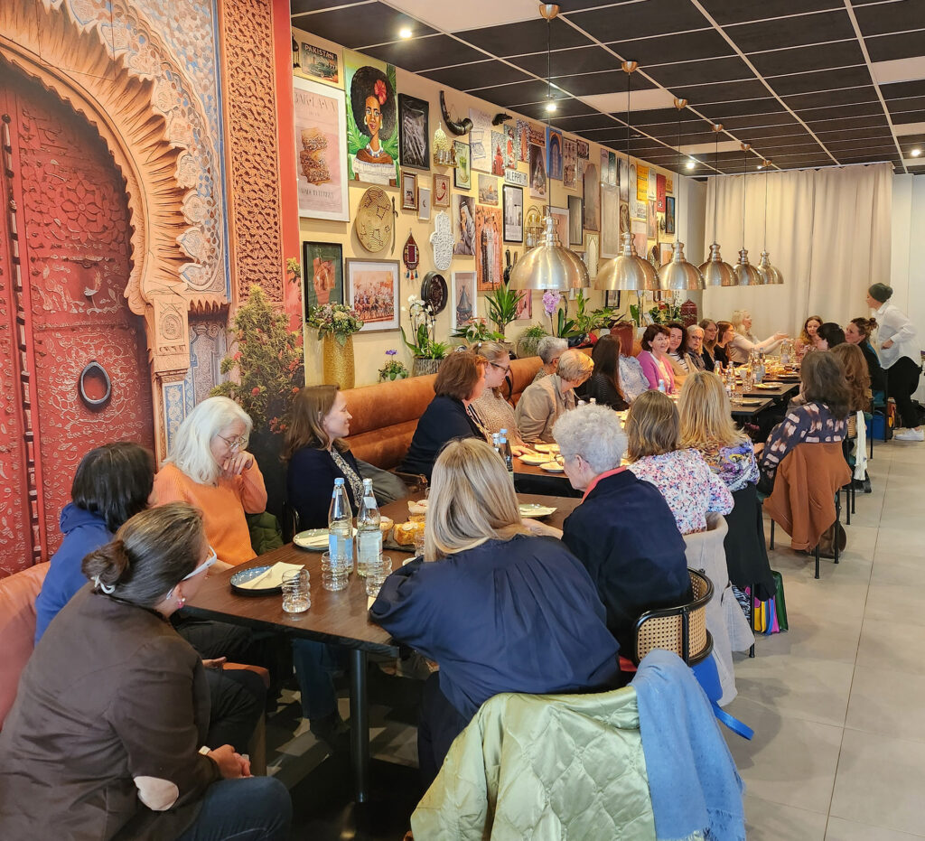 Die Teilnehmerinnen beim entspannten Austausch. Foto: Kreis Euskirchen/pp/Agentur ProfiPress