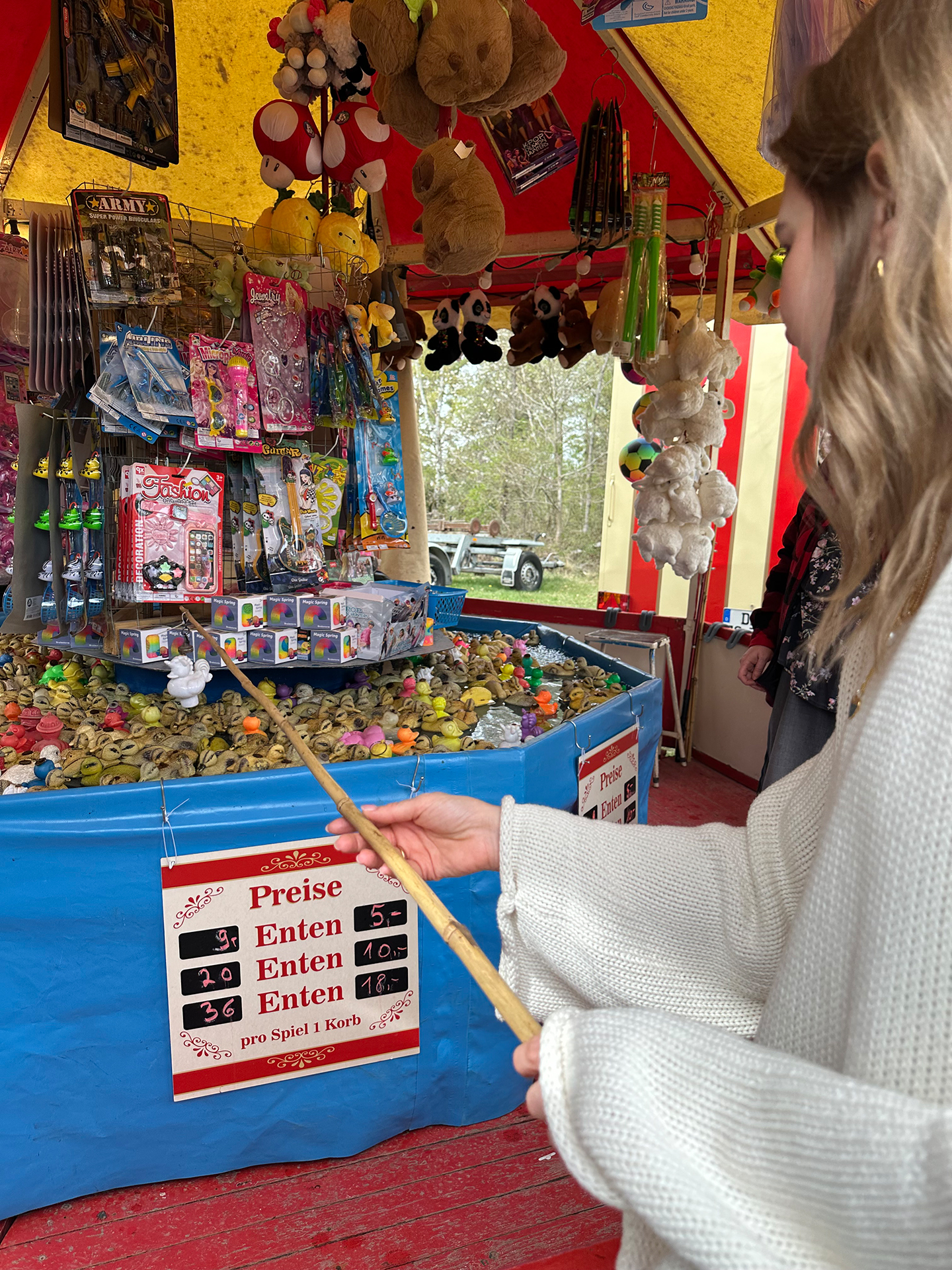 Während die einen Enten um Preise angelten… Foto: Henri Grüger/pp/Agentur ProfiPress