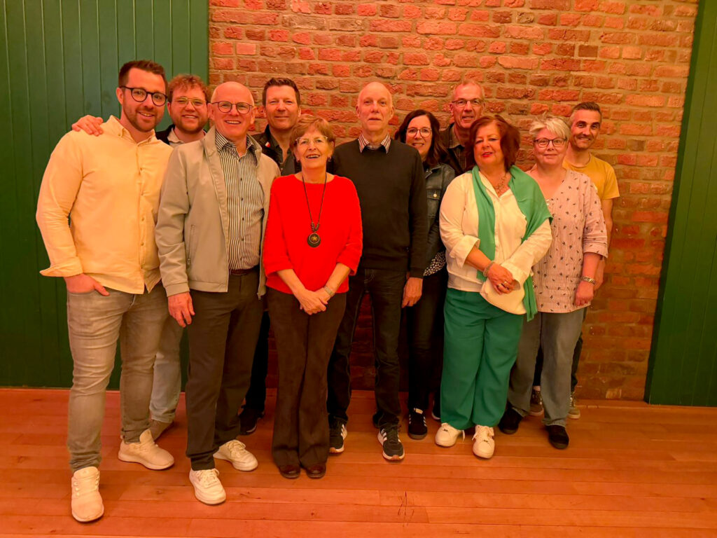 Der neue Vorstand des Freundeskreises Mechernich-Nyons e.V.: Carsten Cönen (v.l.), Tim Böpple, Ralf Claßen, Andreas Sack,  Angelika Rhein, Wilfried Hamacher, Tanja Hüllenkrämer, Klaus Tiemann, Ute Contemprée, Ingrid Volkmer und Stefan Thur. Es fehlt Hans Peter Thur. Foto: Tiemann/pp/Agentur ProfiPress