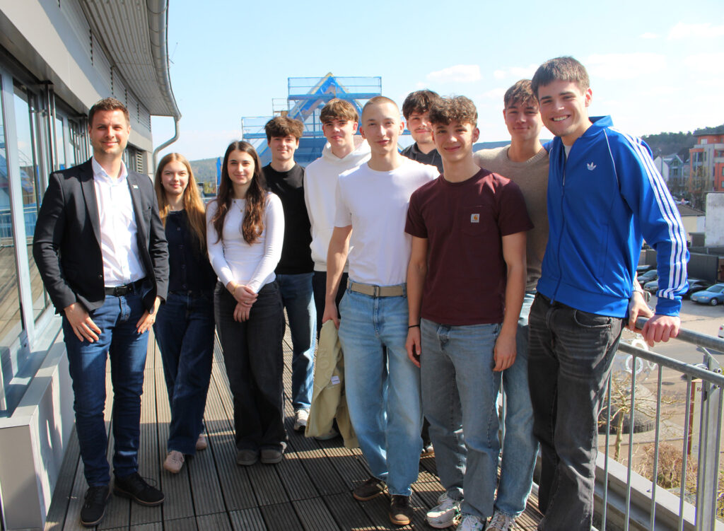 Der GAT-Leistungskurs Sozialwissenschaften/Wirtschaft traf kürzlich den Mechernicher Bürgermeister Michael Fingel im Rathaus. Foto: Bernhard Karst/GAT/pp/Agentur ProfiPress