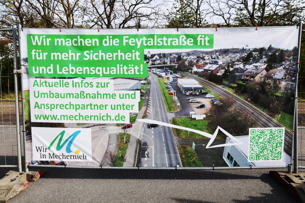 Hinweisschilder entlang der Baustelle verweisen mit QR-Code auf den aktuellen Stand der Bauarbeiten. Foto: Steffi Tucholke/pp/Agentur ProfiPress