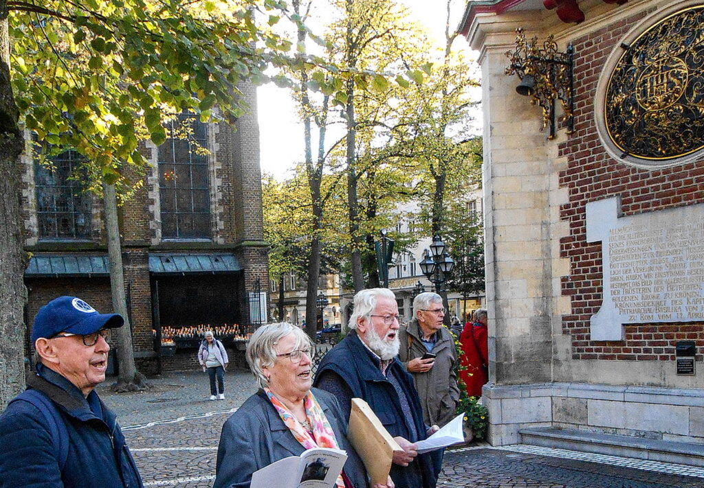 Mechernicher Pilger vor der Gnadenkapelle. Foto: Privat/pp/Agentur ProfiPress
