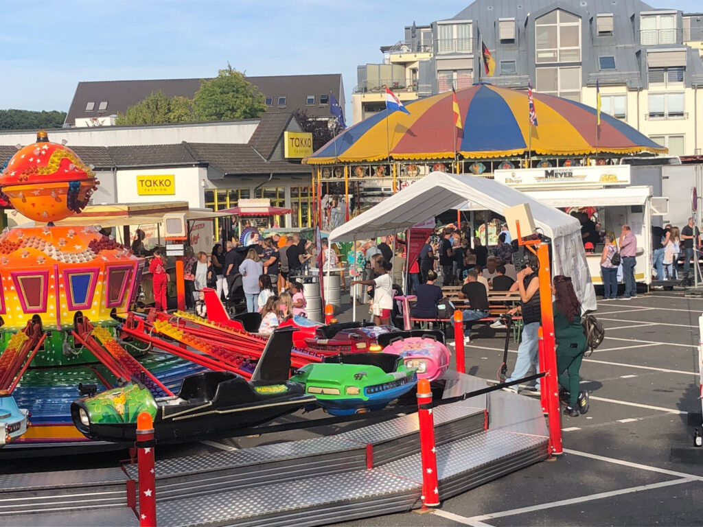 Die Umgestaltung der Innenstadt mit dem Abriss des Takko-Marktes sorgt für Platzprobleme. Weil Alternativflächen mit geeigneter Infrastruktur ebenfalls Mangelware sind, muss die Mechernicher Maikirmes ausfallen. Archivfoto: pp/Agentur ProfiPress 