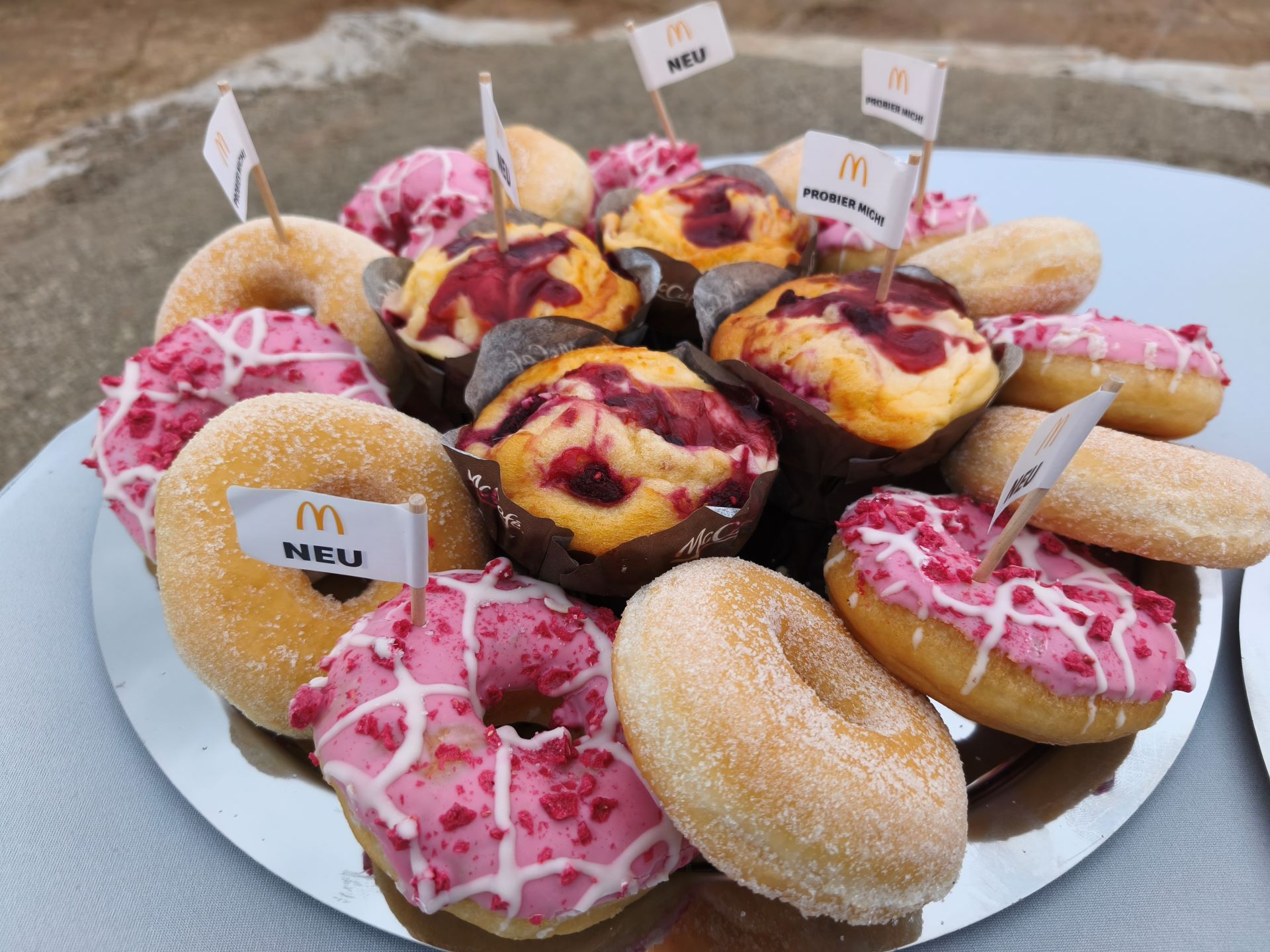 Neu in Kommern: Ab Ende Juli gibt es im Monzenbend nicht nur herzhafte Burger und Pommes, sondern auch Süßes wie Donuts und Gebäck. Foto: Kerstin Rottland/pp/Agentur ProfiPress