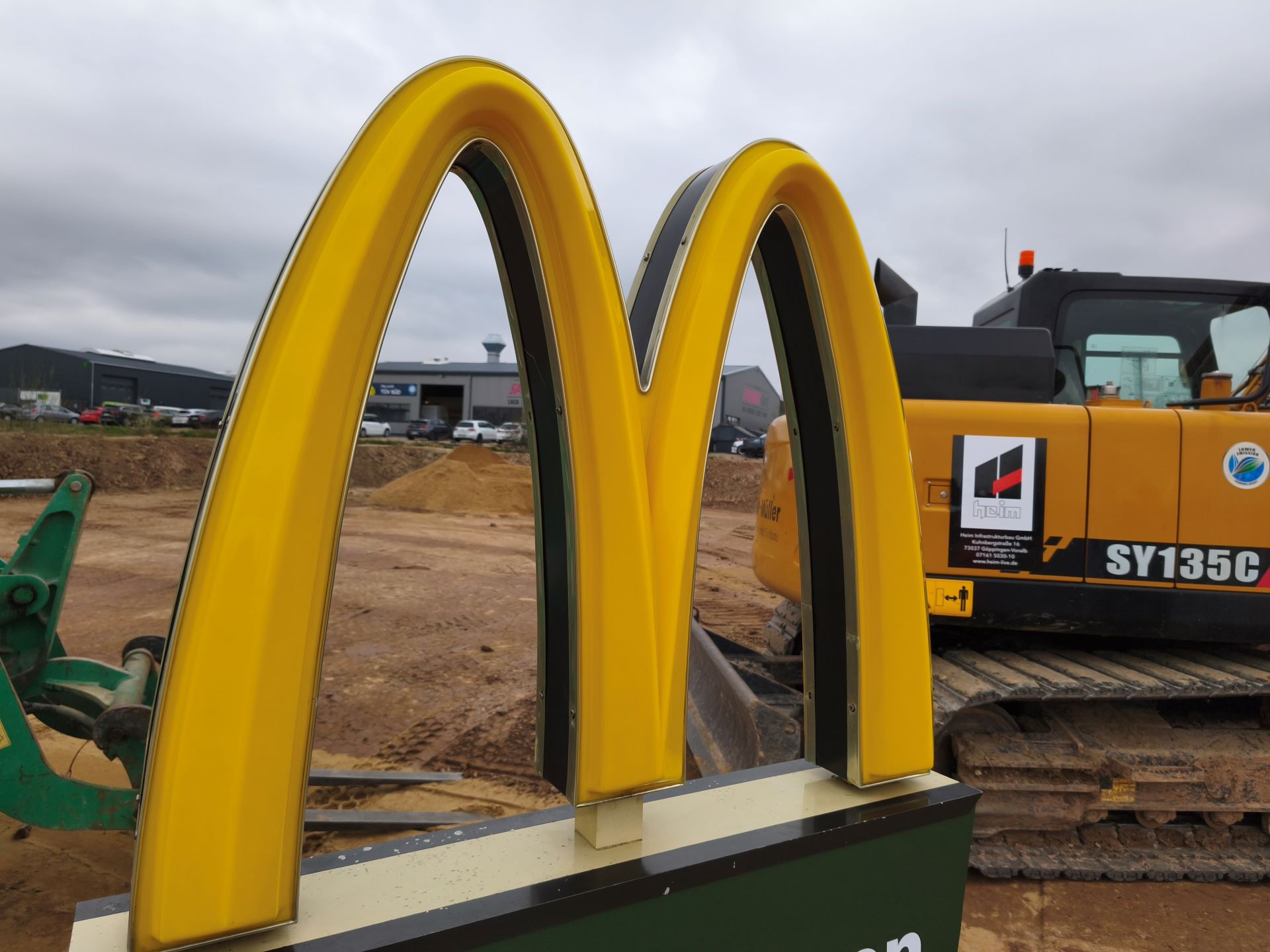 Job gesucht? Die siebenstellige Investition aus München sorgt für neue Arbeitsplätze in Mechernich: 55 an der Zahl, von Vollzeit über Teilzeit, Mini- und Schülerjobs, verspricht der Franchisenehmer. Foto: Kerstin Rottland/pp/Agentur ProfiPress